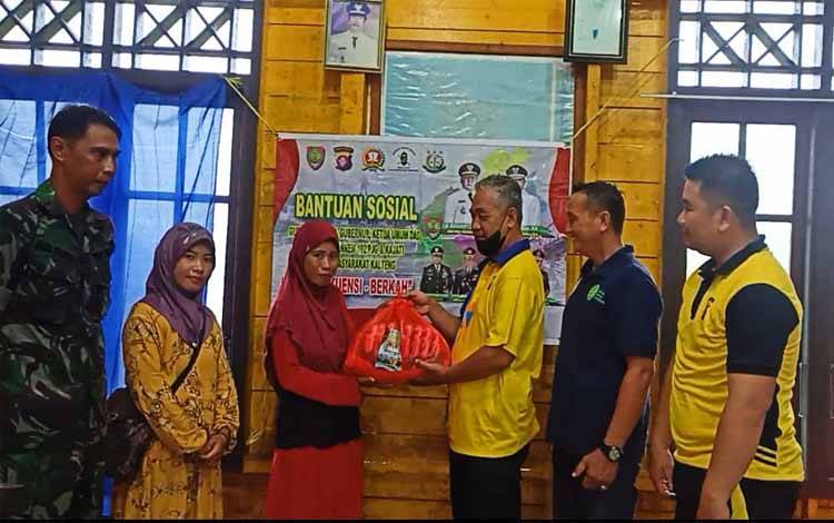 325 Paket Sembako dari Provinsi Disalurkan ke Warga Bereng Bengkel