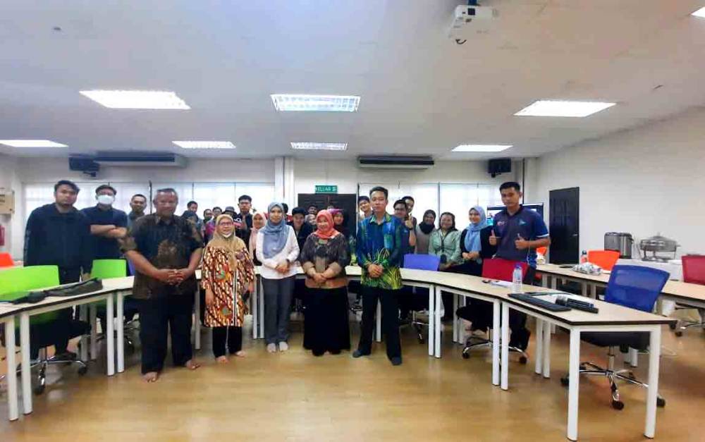 Profesor Indonesia Jadi Speaker di Faculty of Forestry and Environment Malaysia
