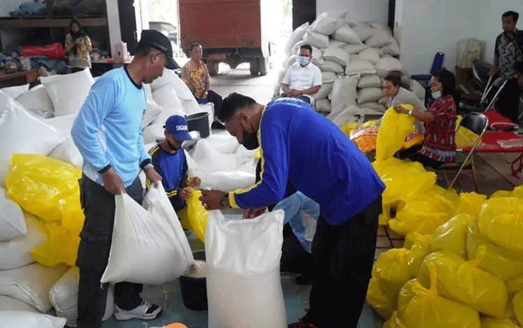 Bupati Lamandau Pantau Penyaluran Bantuan Korban Banjir  ?