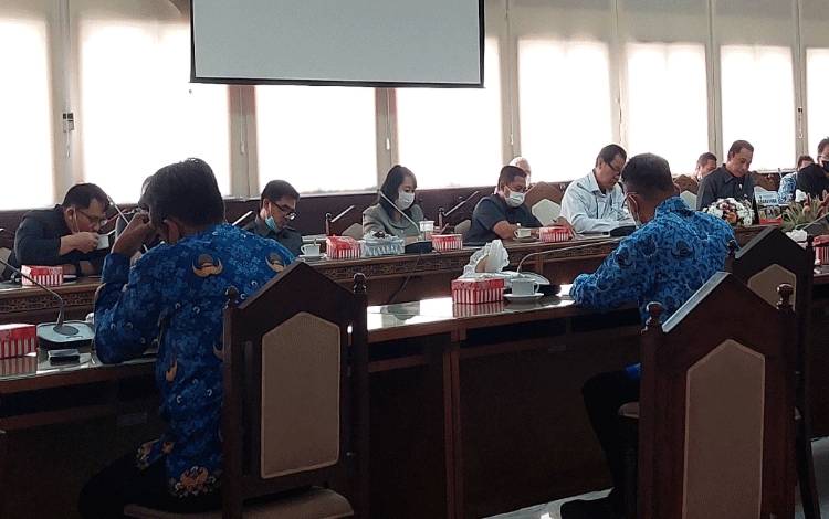 Dewan Dorong Pemda Perbaiki Sejumlah Jalan Poros di Wilayah Kobar