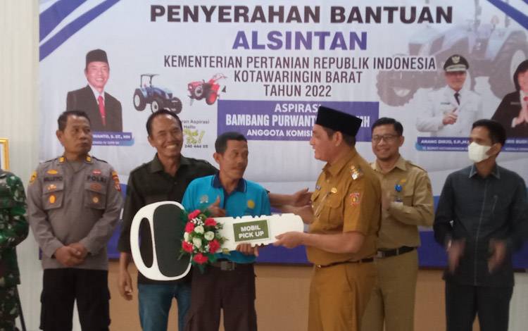 56 Kelompk Tani di Kobar Terima Bantuan Alsintan dari Kementerian Pertanian