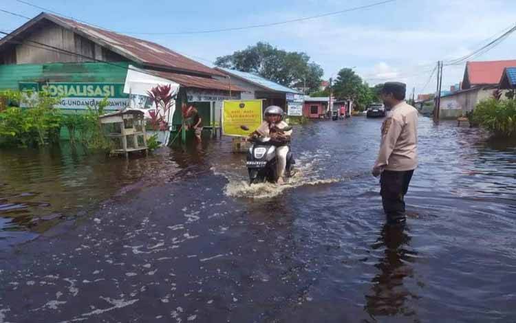 Wabup Sukamara : Evakuasi Warga Banjir Prioritaskan Ibu Hamil, Balita dan Lansia