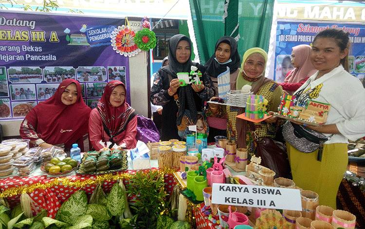 SDN 2 Sawahan Kotim Pamerkan Karya dari Barang Bekas