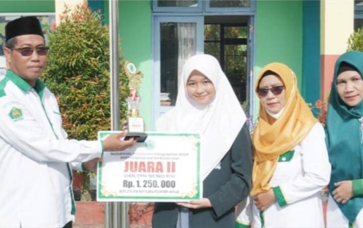 Peserta Didik MAN Kapuas Raih Juara 2 Lomba Cipta dan Baca Puisi?
