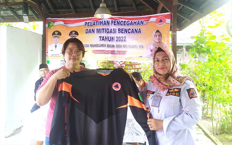 BPBD Palangka Raya Beri Kaos Untuk Wartawan