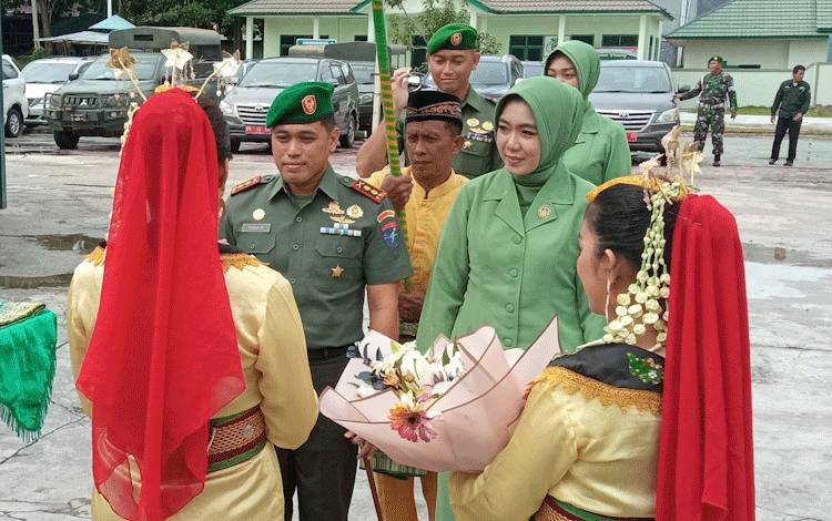 Walaupun Halaman Makodim Kebanjiran, Pisah Sambut Dandim 1014 Pangkalan Bun Tetap Berlangsung Lancar