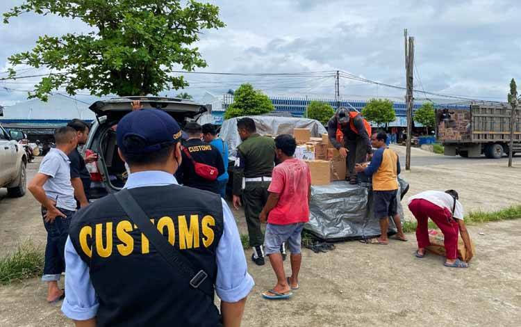 Bea Cukai Palangka Raya Sita Puluhan Ribu Batang Rokok dan Ratusan Botol MMEA
