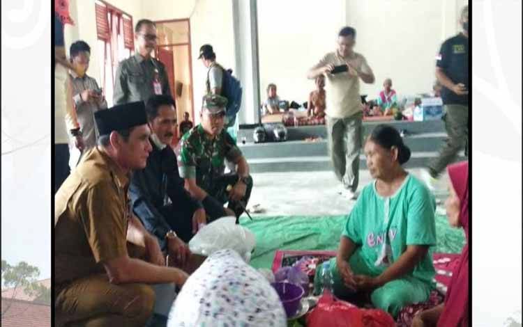 Pj Bupati Kobar Pastikan Kebutuhan Logistik di Pengungsian Tercukupi