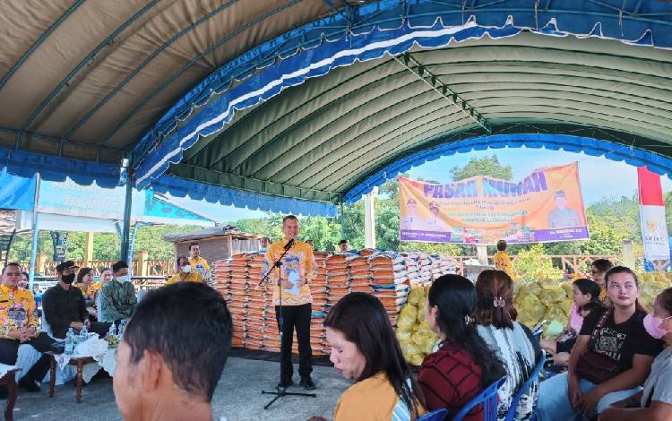 Bupati Gunung Mas Buka Kegiatan Pasar Murah