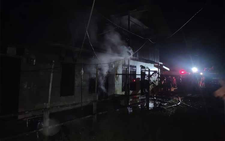 Barak 5 Pintu Terbakar di Kuala Pembuang