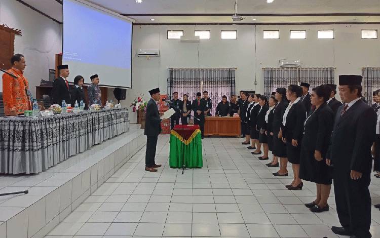 Bawaslu Gunung Mas Lantik 36 Panwaslu Kecamatan