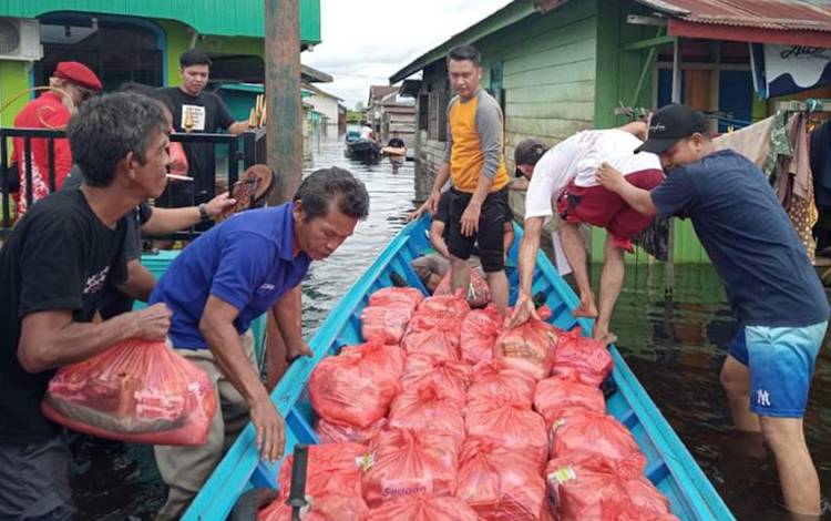 Momen Sumpah Pemuda, Seluruh Elemen di Kobar Salurkan Bantuan untuk Warga Terdampak Banjir