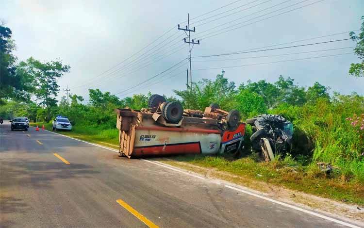 Mobil Kasi Pidum Katingan Ringsek Tabrakan dengan Truk Muatan CPO