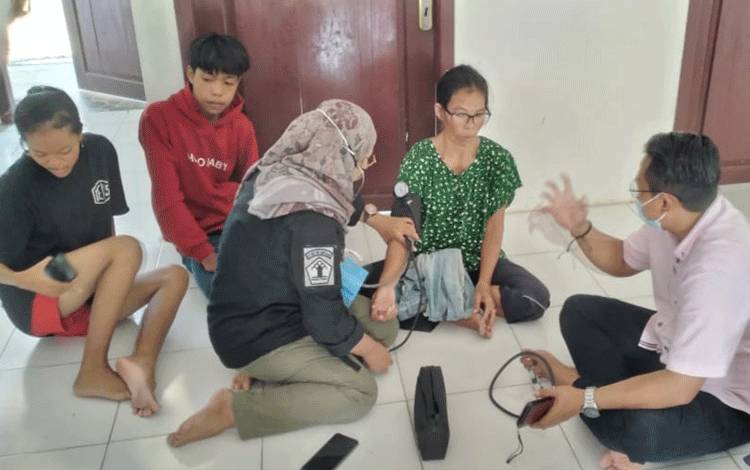 Lapas Sukamara Beri Layanan Kesehatan Bagi Warga Terdampak Banjir