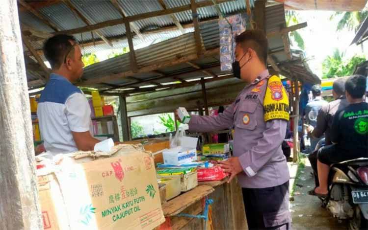 Cegah Gangguan Kamtibmas, Personel Polsek Kapuas Barat Patroli Dialogis