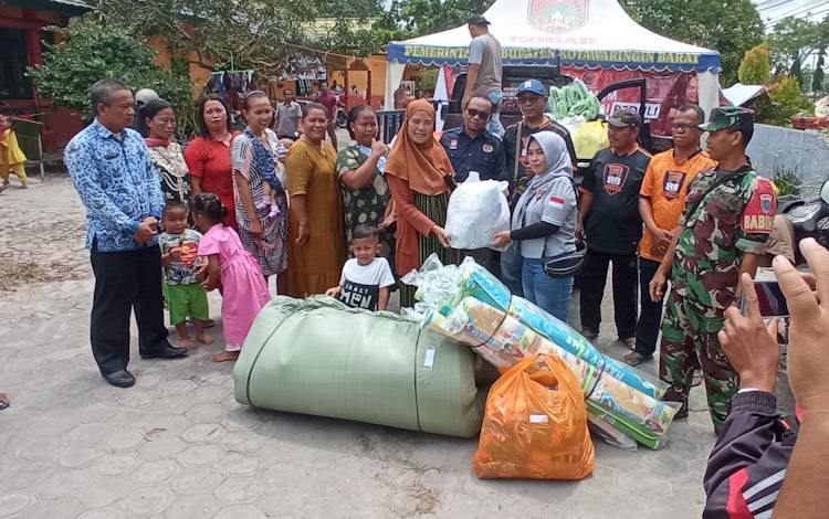 Bentuk Solidaritas Warga, Berbagai Pihak Terus Salurkan Bantuan Bagi Korban Banjir