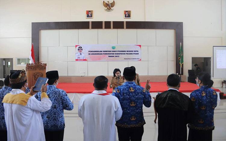 Bupati Pulang Pisau Pimpin Pengambilan Sumpah Janji Pegawai Negeri Sipil