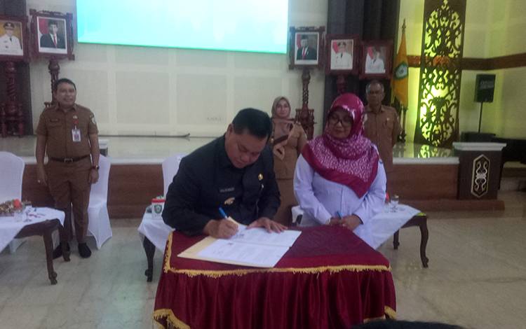 Pemkab Kotim Teken MoU Dana Hibah Bersama KPU
