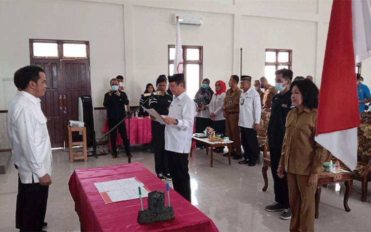 Taty Narang Hadiri PelantikanPengurus PMI Pulang Pisau