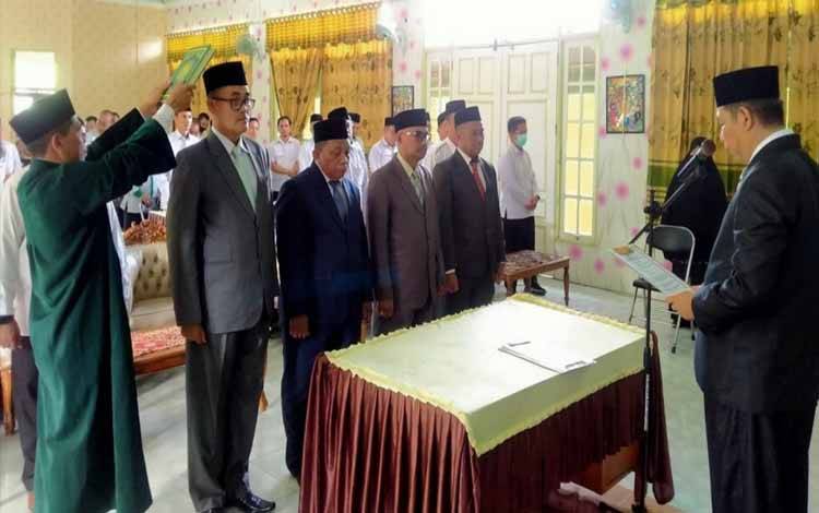 Lantik 2 Pejabat Struktural dan 2 Pejabat Fungsional, Ini Pesan Kepala Kemenag Kapuas