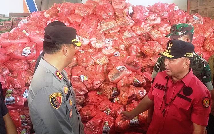 Cek Kualitas Beras Bantuan Banjir di Lamandau