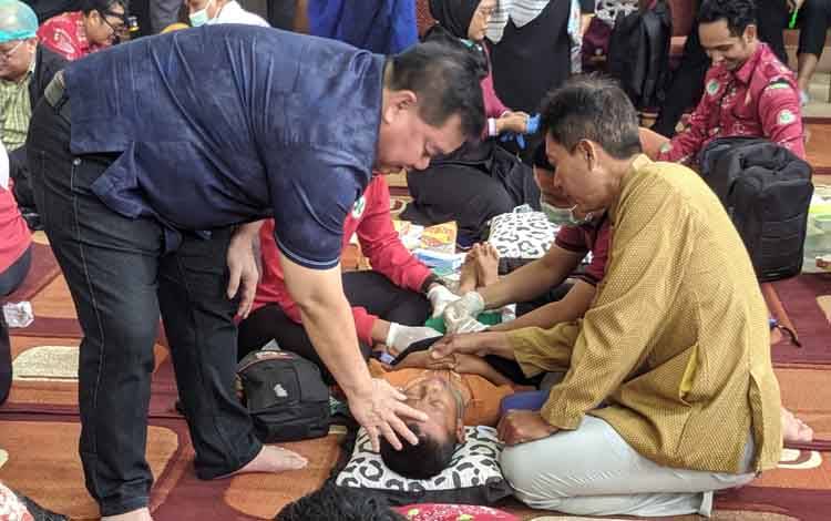 Tangis Riuh Anak-Anak Penuhi Aula Rujab Bupati Kotim Saat Sunatan Massal