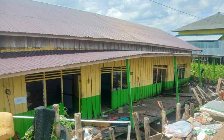 Bangunan Ponpes Manbau Darussalam Amblas di Jalan Anoi