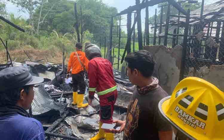 Kebakaran Gegerkan Warga Kompleks Perumahan Sumber Kurnia Kapuas