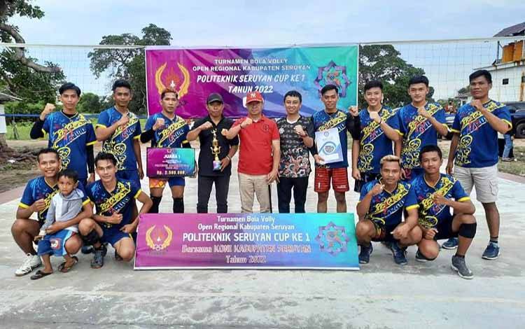 Bupati Tutup Turnamen Volly Ball Open Regional Seruyan Politeknik Seruyan Cup I