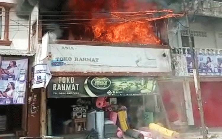Toko Busa Kompleks Pasar Besar Palangka Raya Terbakar, Kerugian Miliaran Rupiah