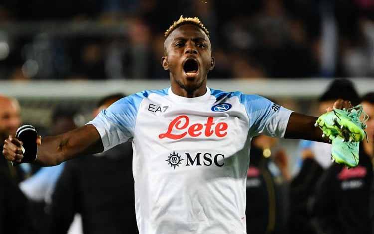 Osimhen Perkokoh Napoli di Puncak Klasemen