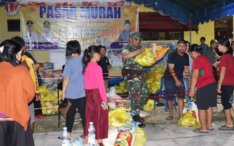 Masyarakat Gunung Mas Terbantu dengan Adanya Pasar Murah