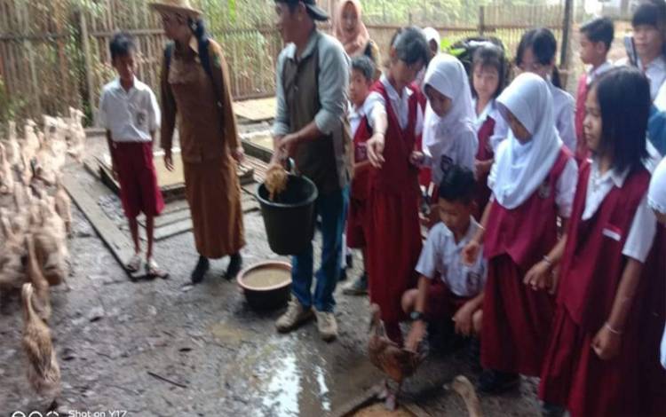 Dinas Pertanian Barito Utara Perkenalkan Usaha Tani Sejak Dini