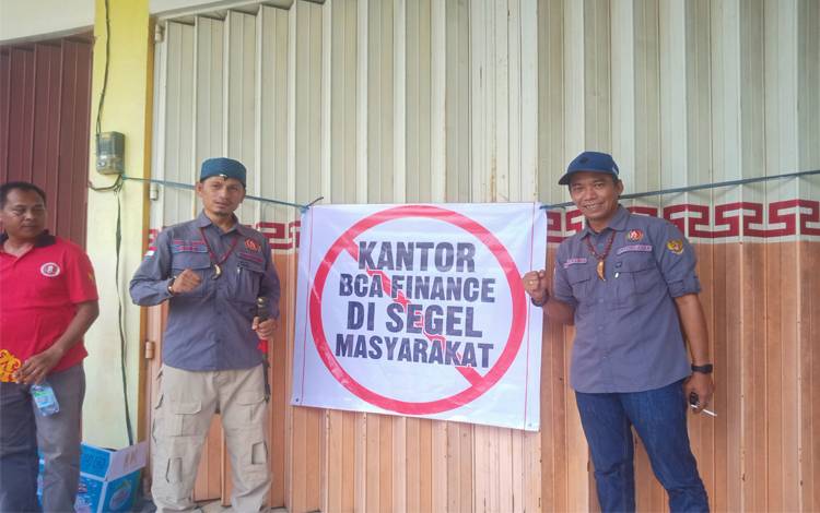 Kantor BCA Finance Palangka Raya Disegel