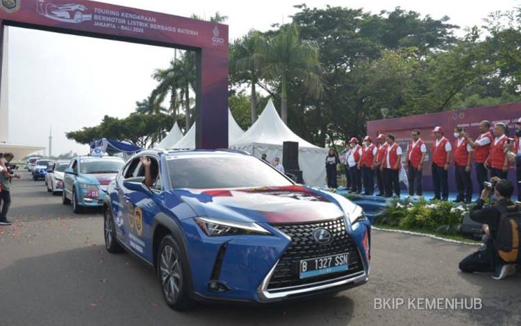 Menhub Lepas Touring Mobil Listrik Jakarta - Bali