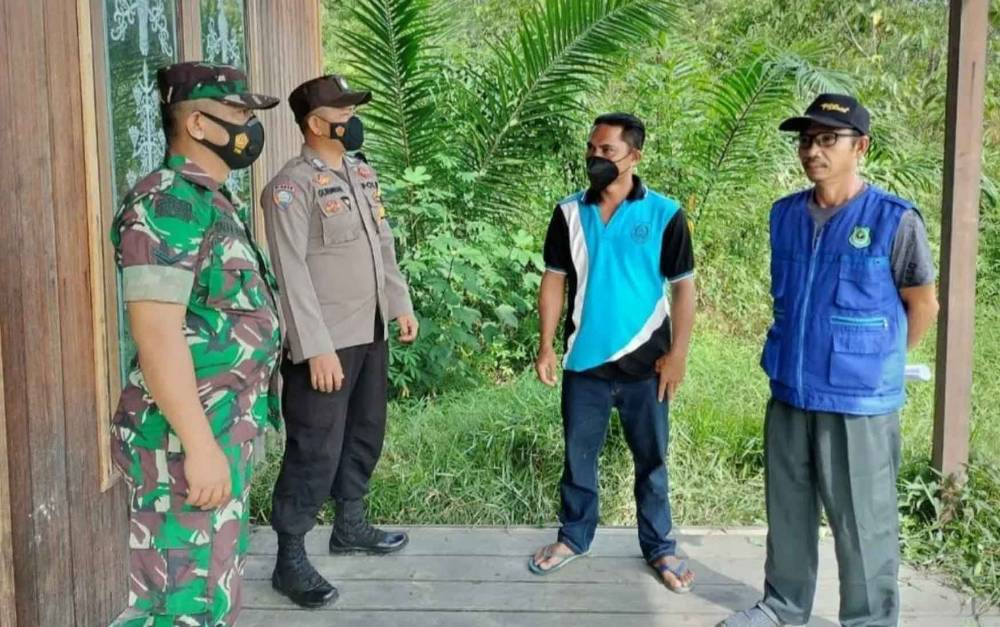 Polsek Kapuas Hulu Sambangi Warga Sampaikan Pesan Kamtibmas