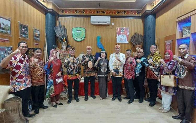 Bupati Pulang Pisau Hadiri Pembukaan Spirit of Kalteng di Anjungan TMII