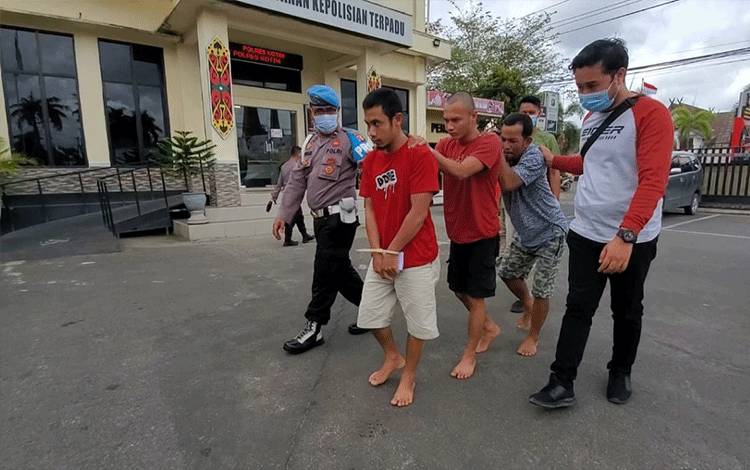 3 Komplotan Pencuri Sarang Walet Bersenjata Api Ditangkap di Sampit