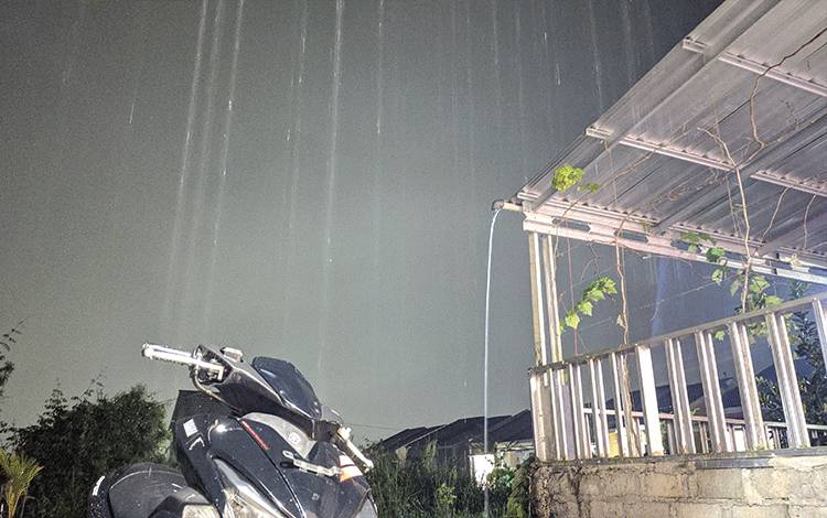 Berawan dan Hujan, Gerhana Bulan Tidak Terlihat di Sampit