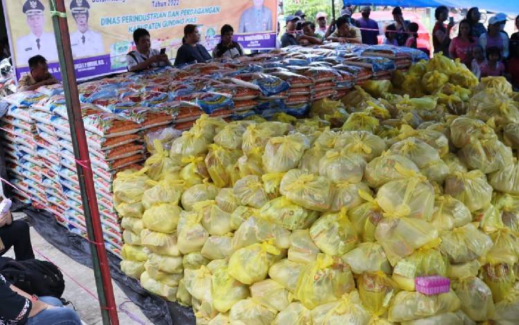 Pemkab Gunung Mas Sediakan Ribuan Paket Sembako Murah untuk Masyarakat di Kahayan Hulu Utara