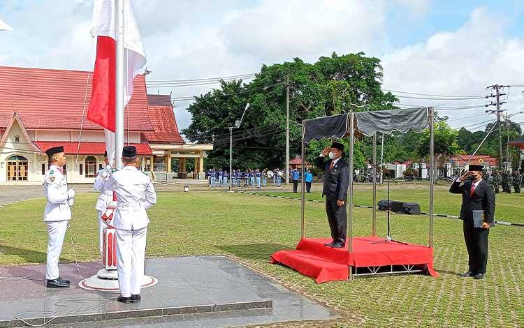 Bupati Barito Timur Bacakan Amanat Menteri Sosial pada Peringatan Hari Pahlawan