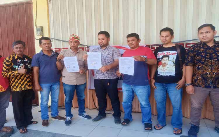 Fordayak Kalteng Lepas Segel Kantor BCA Finance