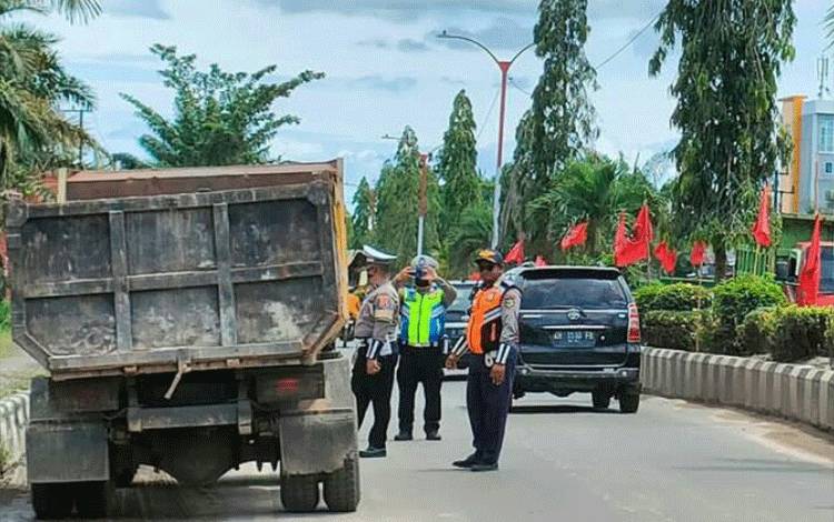 Dishub Kotim Lakukan Penjagaan Angkutan Besar Masuk Kota