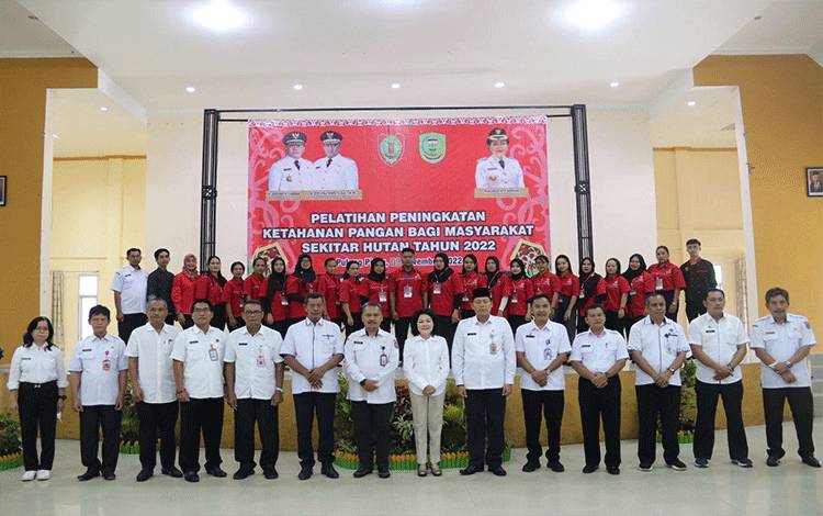 Taty Narang Dorong Masyarakat Pulpis Lebih Produktif