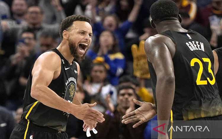 Stephen Curry Selamatkan Warriors dari Situasi Genting Lawan Cavaliers