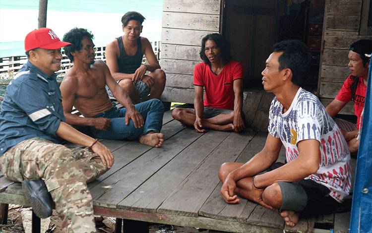 Bupati Seruyan Kunjungi Nelayan Desa Sungai Undang