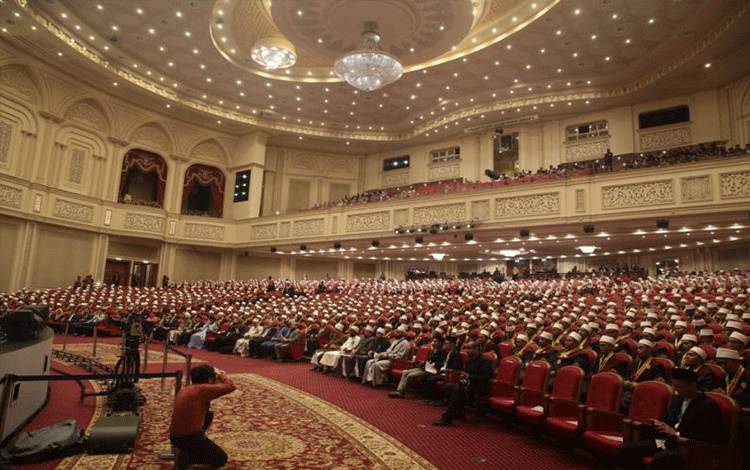 TGB Beri Penghargaan 11 Wisudawan Indonesia Lulusan Al-Azhar Mesir
