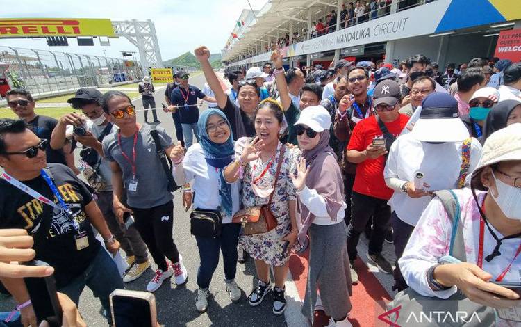 Rara Sang Pawang Hujan Tetap Jadi Incaran Meski Mandalika Tidak Hujan