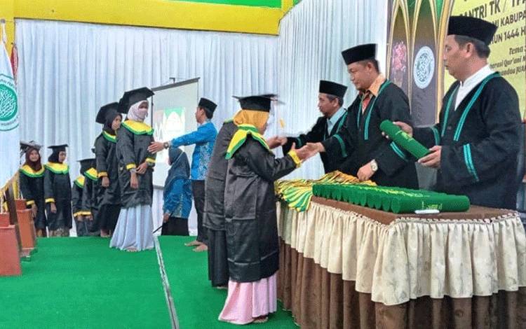 Wabup Lamandau?Wisuda 123 Santri TK dan TPA Alquran