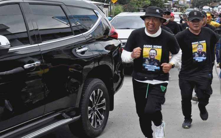 Bupati Cilacap Jalan Kaki 96 Km Jelang Akhir Masa Jabatan